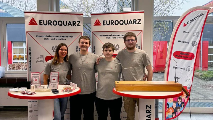 Mitarbeiter der EUROQUARZ GmbH an ihrem Stand auf der BAM 2025